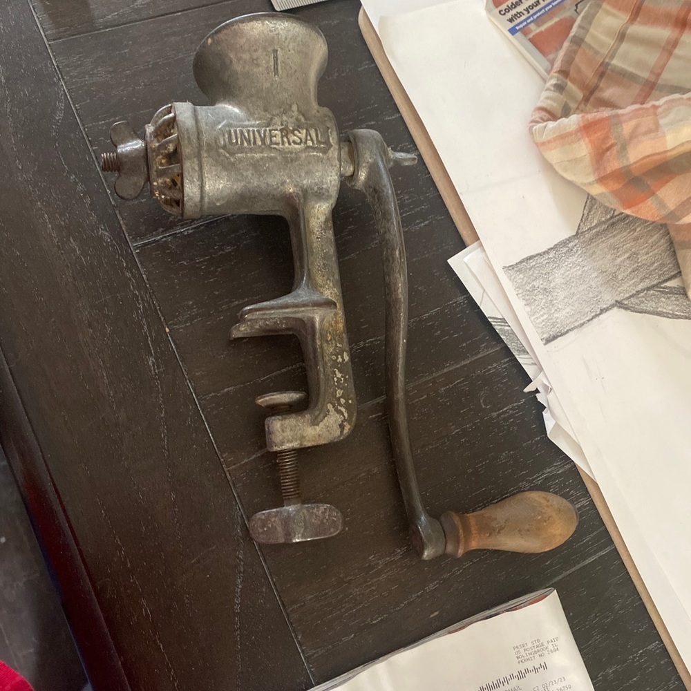 VINTAGE UNIVERSAL FOOD MEAT CHOPPER FOOD GRINDER HAND CRANK